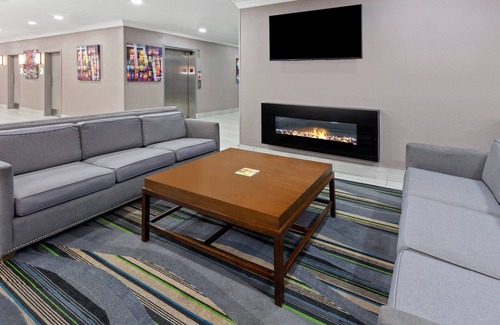 Oakbrook Terrace Hotel | Holiday Inn Chicago-Oakbrook by IHG