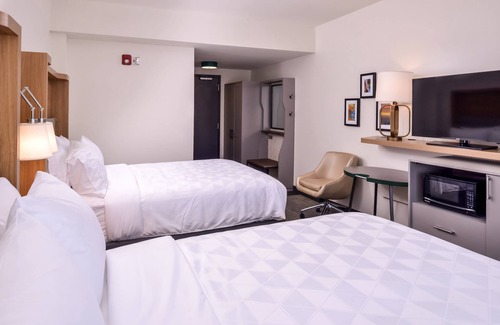 Livonia Hotel | Holiday Inn Detroit Northwest - Livonia by IHG