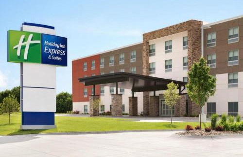 Fort Myers Beach Hotel | Holiday Inn Express & Suites Ft Myers Beach-Sanibel Gateway by IHG