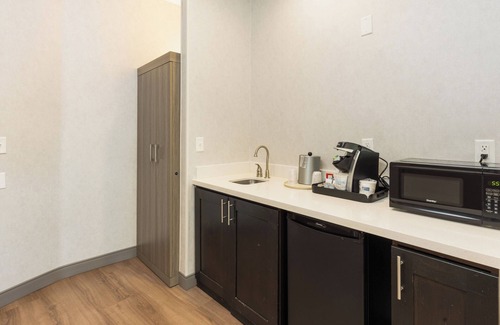 Meridian Hotel | Holiday Inn Express Bellingham by IHG