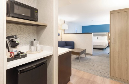 Meridian Hotel | Holiday Inn Express Bellingham by IHG