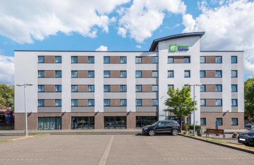 Muelheim Hotel | Holiday Inn Express Cologne Muelheim by IHG