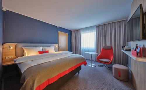 Muelheim Hotel | Holiday Inn Express Cologne Muelheim by IHG