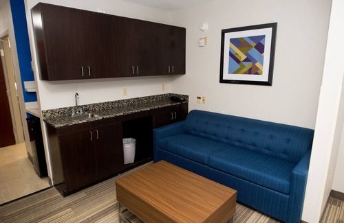 Statesville Hotel | Holiday Inn Express Hotel and Suites Statesville by IHG