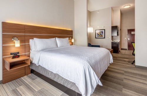 Statesville Hotel | Holiday Inn Express Hotel and Suites Statesville by IHG