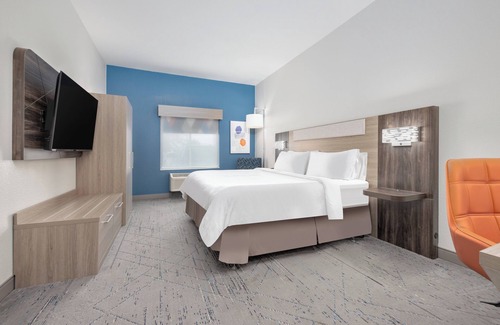 Oak Cliff Hotel | Holiday Inn Express Hotel & Suites DALLAS WEST by IHG