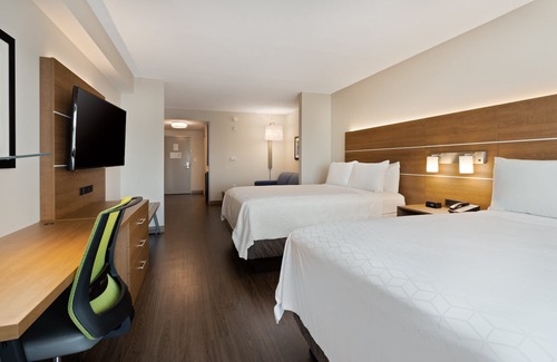 Largo Hotel | Holiday Inn Express Hotel & Suites Largo-Clearwater by IHG