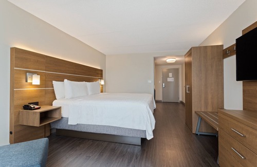 Largo Hotel | Holiday Inn Express Hotel & Suites Largo-Clearwater by IHG