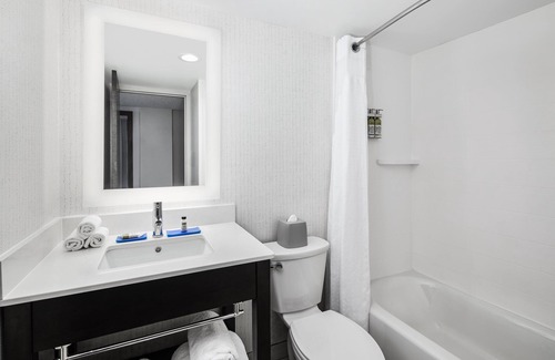 Richmond Hotel | Holiday Inn Express Richmond - Midtown by IHG