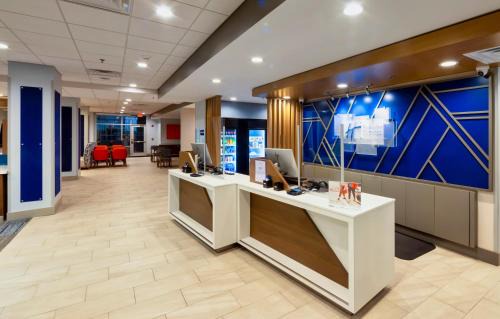 Harrisonburg Hotel | Holiday Inn Express & Suites - Harrisonburg University Area by IHG