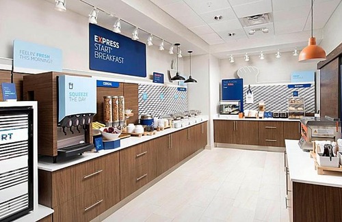 Harrisonburg Hotel | Holiday Inn Express & Suites - Harrisonburg University Area by IHG