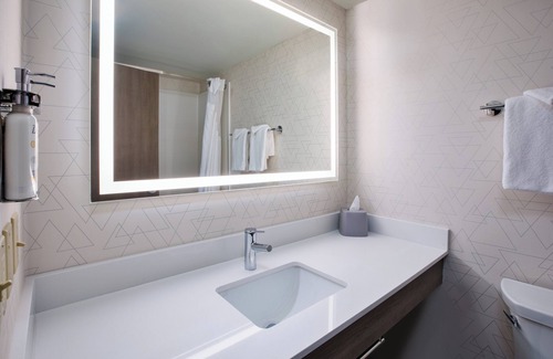 Sault Ste. Marie Hotel | Holiday Inn Express Sault Ste. Marie by IHG