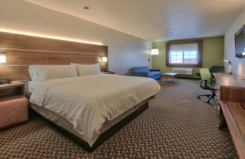 Santa Rosa Hotel | Holiday Inn Express SANTA ROSA by IHG