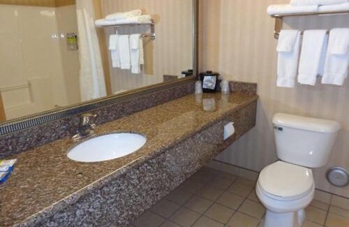 New Buffalo Hotel | Holiday Inn Express & Suites New Buffalo, MI by IHG