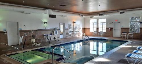 New Buffalo Hotel | Holiday Inn Express & Suites New Buffalo, MI by IHG