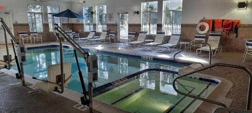 New Buffalo Hotel | Holiday Inn Express & Suites New Buffalo, MI by IHG