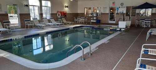 New Buffalo Hotel | Holiday Inn Express & Suites New Buffalo, MI by IHG