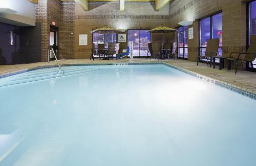 Bloomington Hotel | Holiday Inn Express & Suites Bloomington West by IHG