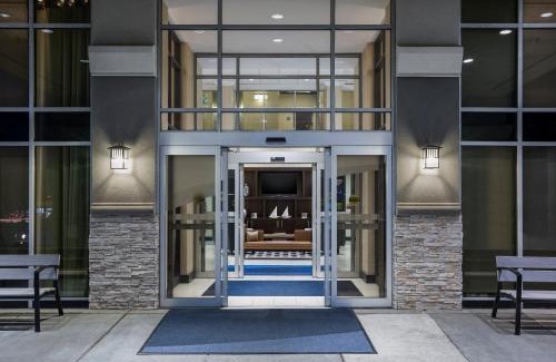 Laurel Hotel | Holiday Inn Express & Suites Laurel Lakes by IHG