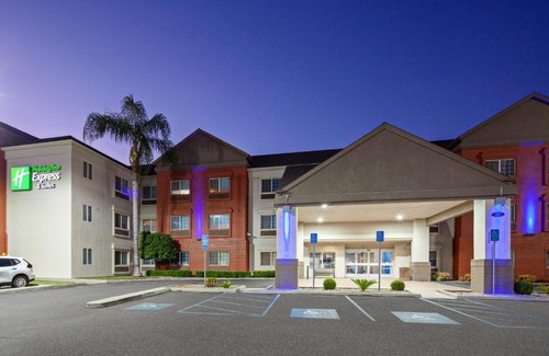 Tulare Hotel | Holiday Inn Express & Suites - Tulare by IHG