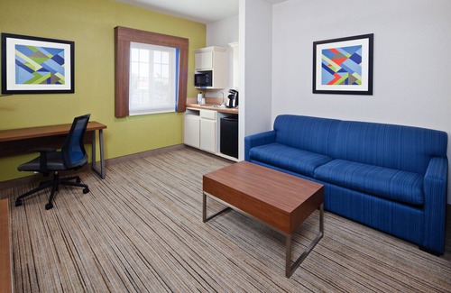 Tulare Hotel | Holiday Inn Express & Suites Tulare by IHG
