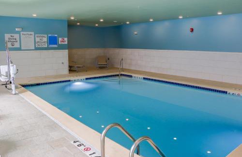 Livonia Hotel | Holiday Inn Express & Suites - Detroit Northwest - Livonia by IHG