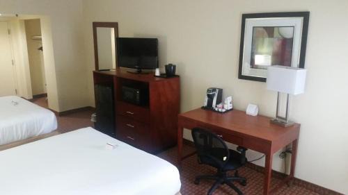 Mechanicsburg Hotel | Holiday Inn Express Harrisburg SW - Mechanicsburg by IHG