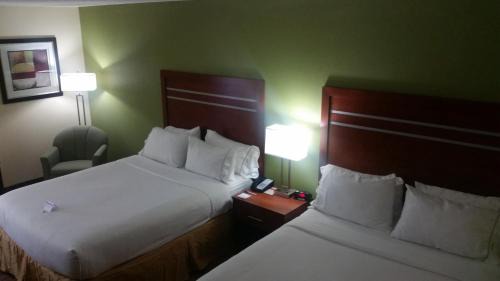 Mechanicsburg Hotel | Holiday Inn Express Harrisburg SW - Mechanicsburg by IHG