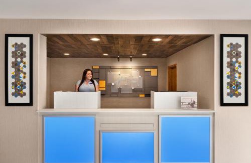 Vero Beach Hotel | Holiday Inn Express Vero Beach-West I-95 by IHG