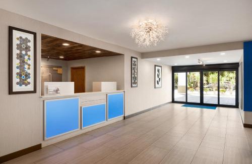 Vero Beach Hotel | Holiday Inn Express Vero Beach-West I-95 by IHG