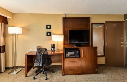 Downtown Hotel | Holiday Inn Express Washington DC N-Silver Spring by IHG