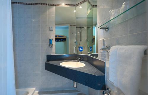 Walsall Hotel | Holiday Inn Express Walsall M6, J10 by IHG