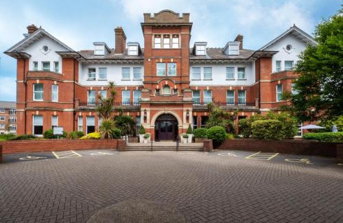 Rushmoor District Hotel | Holiday Inn Farnborough by IHG