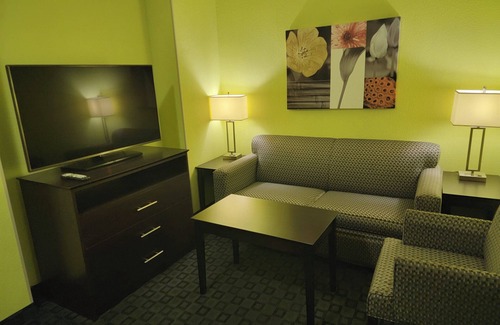 Garland Hotel | Holiday Inn Garland by IHG