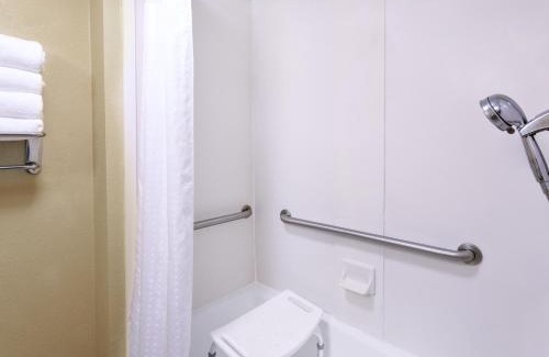 East Daytona Resort | Holiday Inn Hotel & Suites Daytona Beach On The Ocean by IHG