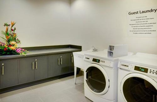 White Oaks Hotel | Holiday Inn Hotel & Suites London by IHG