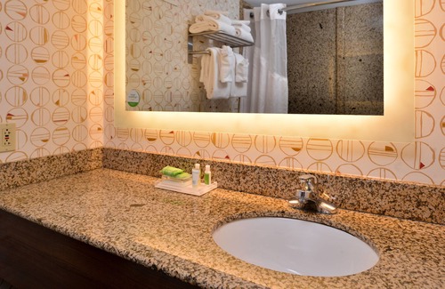 Rochester Hotel | Holiday Inn Hotel & Suites Rochester - Marketplace by IHG