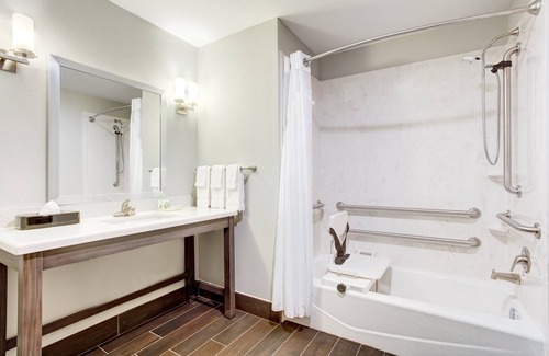 Lafayette Hotel | Holiday Inn Hotel & Suites Lafayette North by IHG