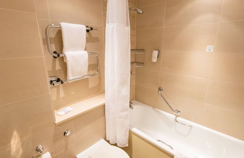 Newport Hotel | Holiday Inn NEWPORT by IHG