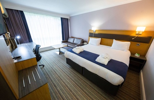 Newport Hotel | Holiday Inn NEWPORT by IHG
