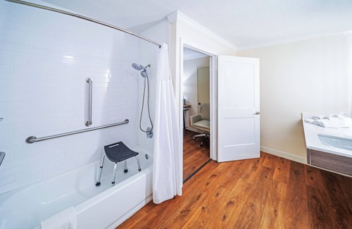 Port Arthur Hotel | Holiday Inn Port Arthur Park Central by IHG