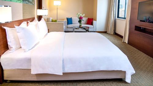 Nanshan Hotel | Holiday Inn Shenzhen Donghua by IHG