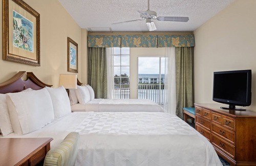 Indian Rocks Beach Hotel | Holiday Inn & Suites Clearwater Beach S-Harbourside by IHG