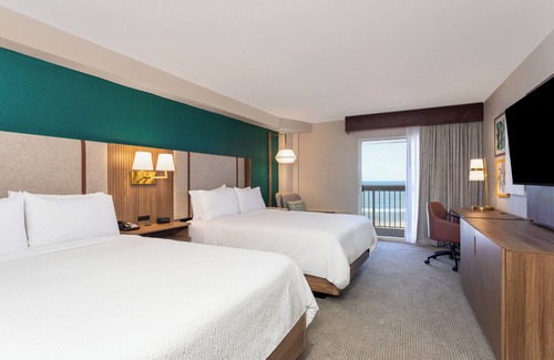 East Daytona Hotel | Holiday Inn & Suites Daytona Beach on the Ocean by IHG