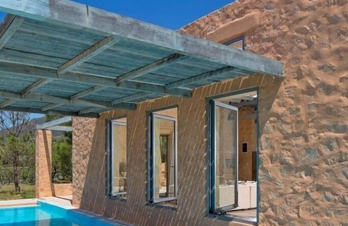 Livadia Villa | holiday villa rental crete