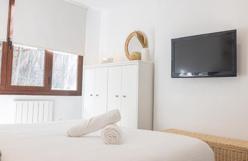 Pradollano Apartment | Holidays. Rosebud. 3 dormitorios & parking. 8 personas