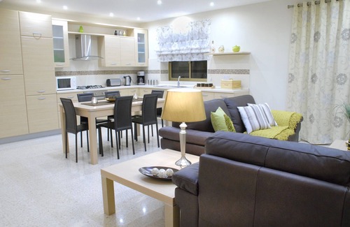 Santa Maria Estate Villa | Holidaysinmalta Private Pool Villa Margherita sleeps 16