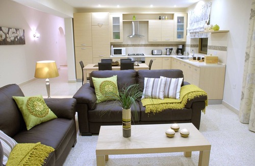 Santa Maria Estate Villa | Holidaysinmalta Private Pool Villa Margherita sleeps 16