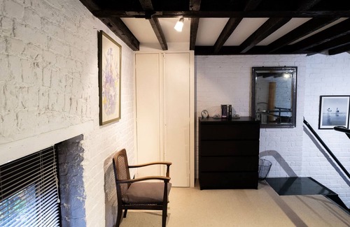 Chiswick Riverside Apartment | Holly Lodge Coach House by Interhome