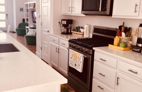 Aurora House | Home Away from Home in Central Park near Anschutz Hospital